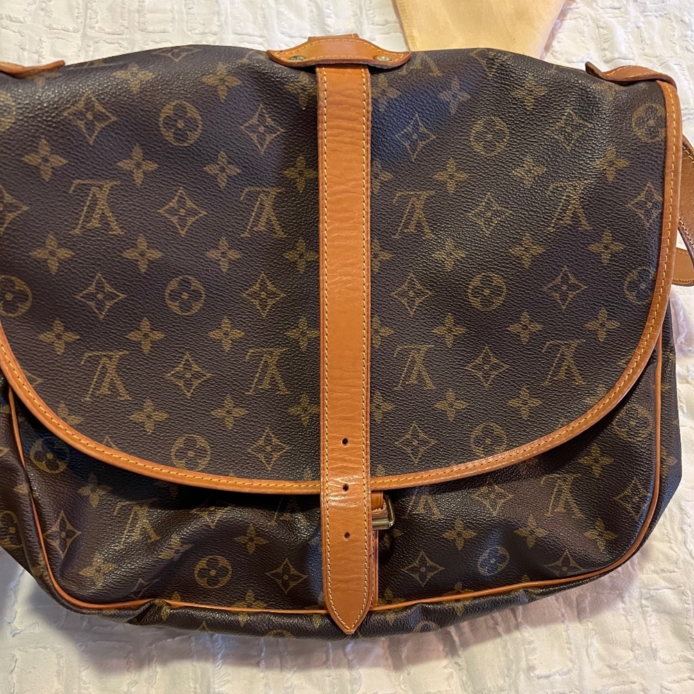 Louis Vuitton Monogram Saumur 35 Messenger Bag